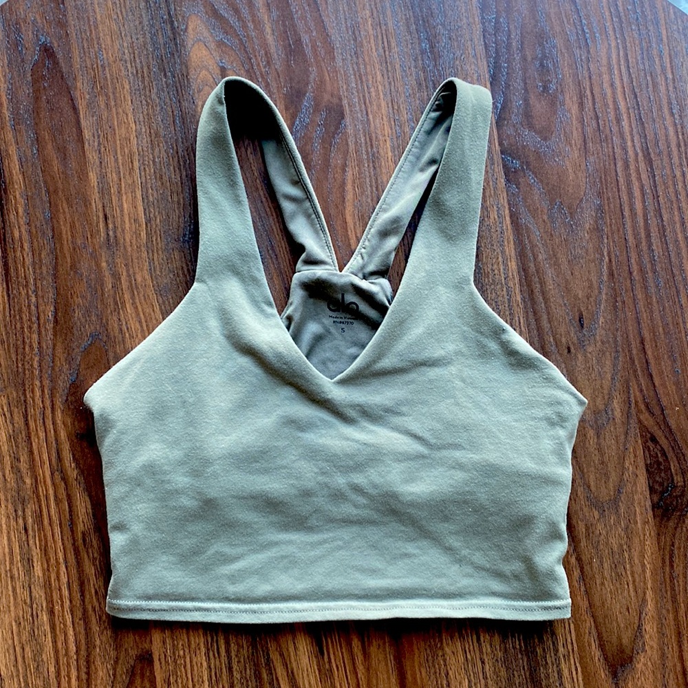 Alo yoga sports bra. Women’s size small.